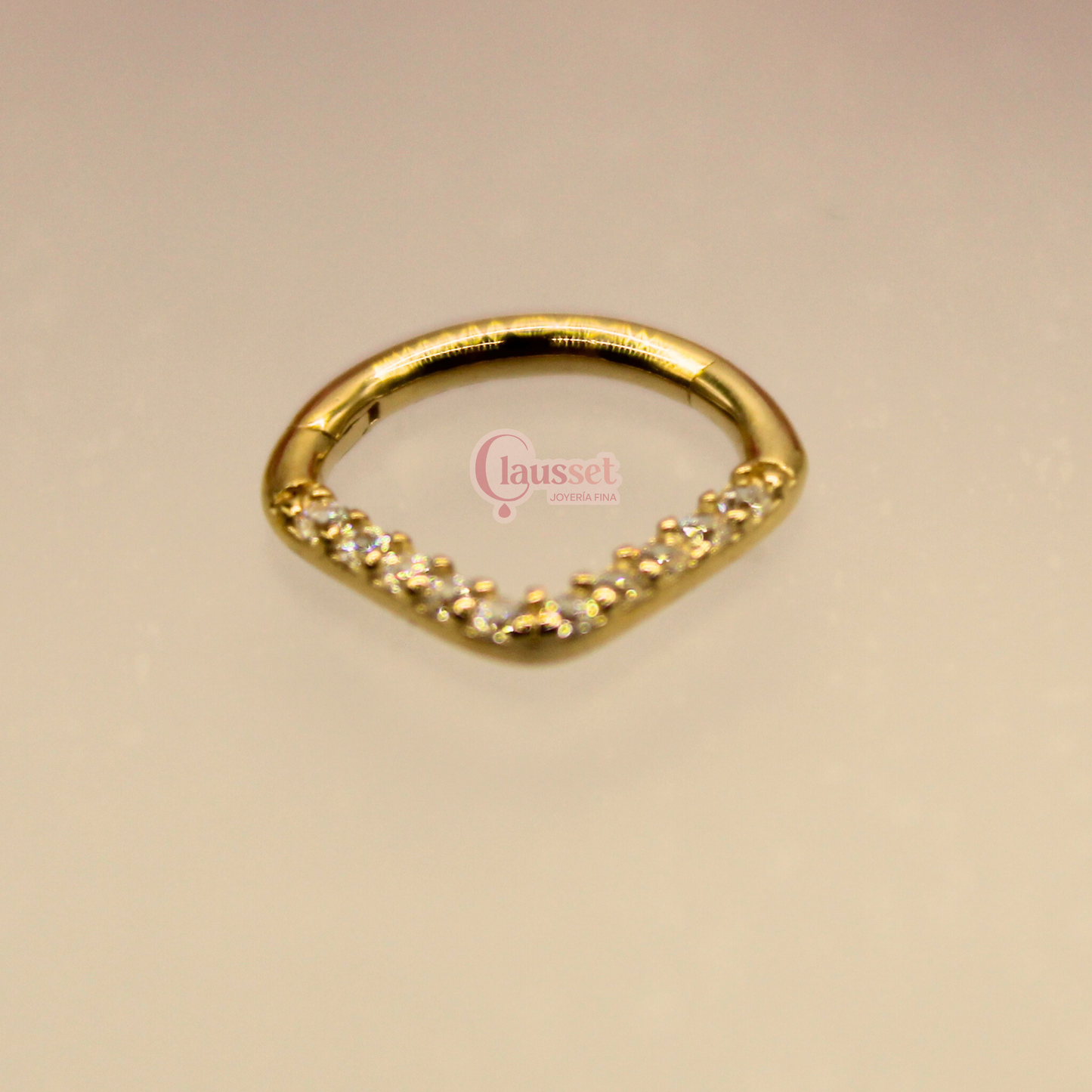 Aro clicker diseño V - Oro solido 14k
