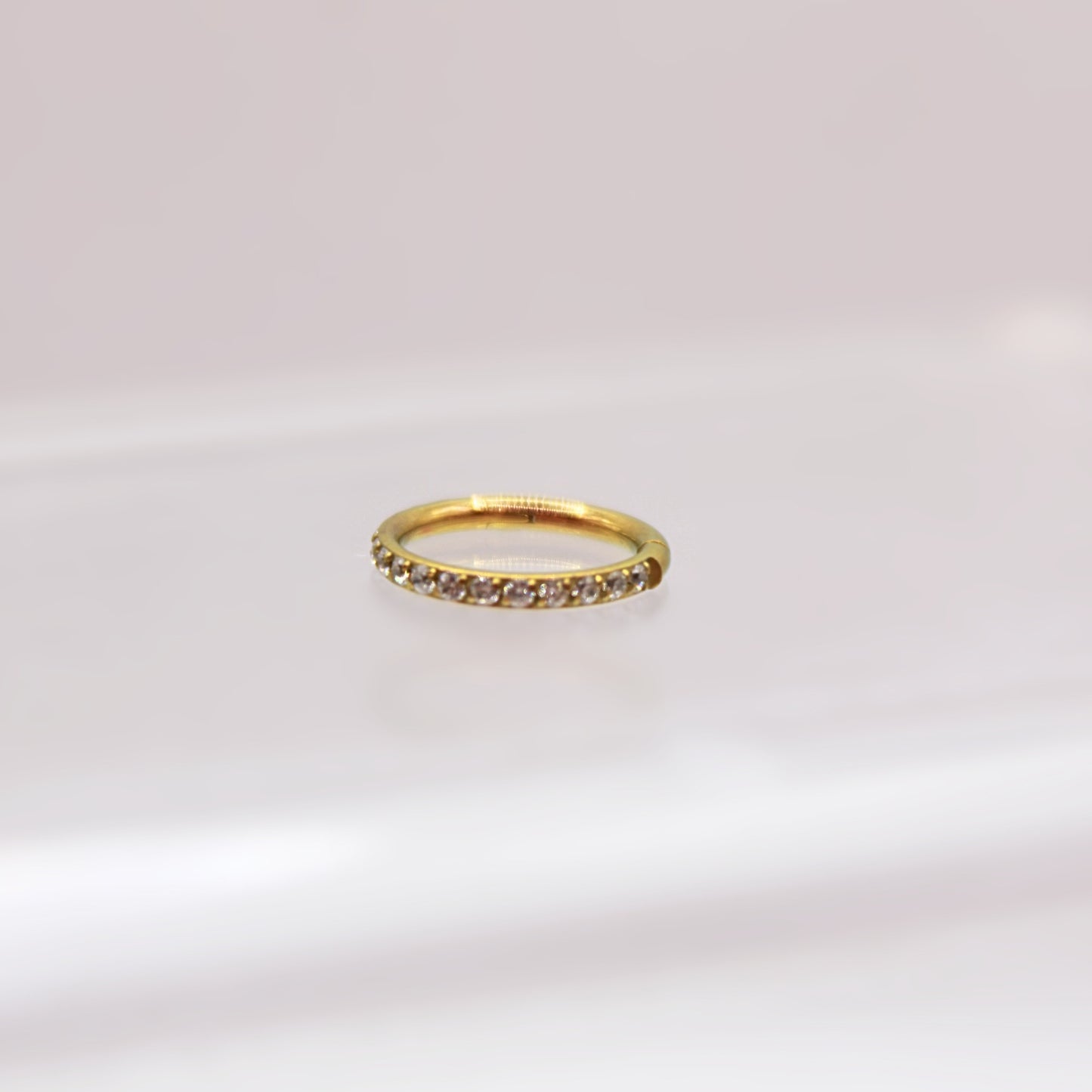 Aro Clicker con Zirconias de lado Titanio