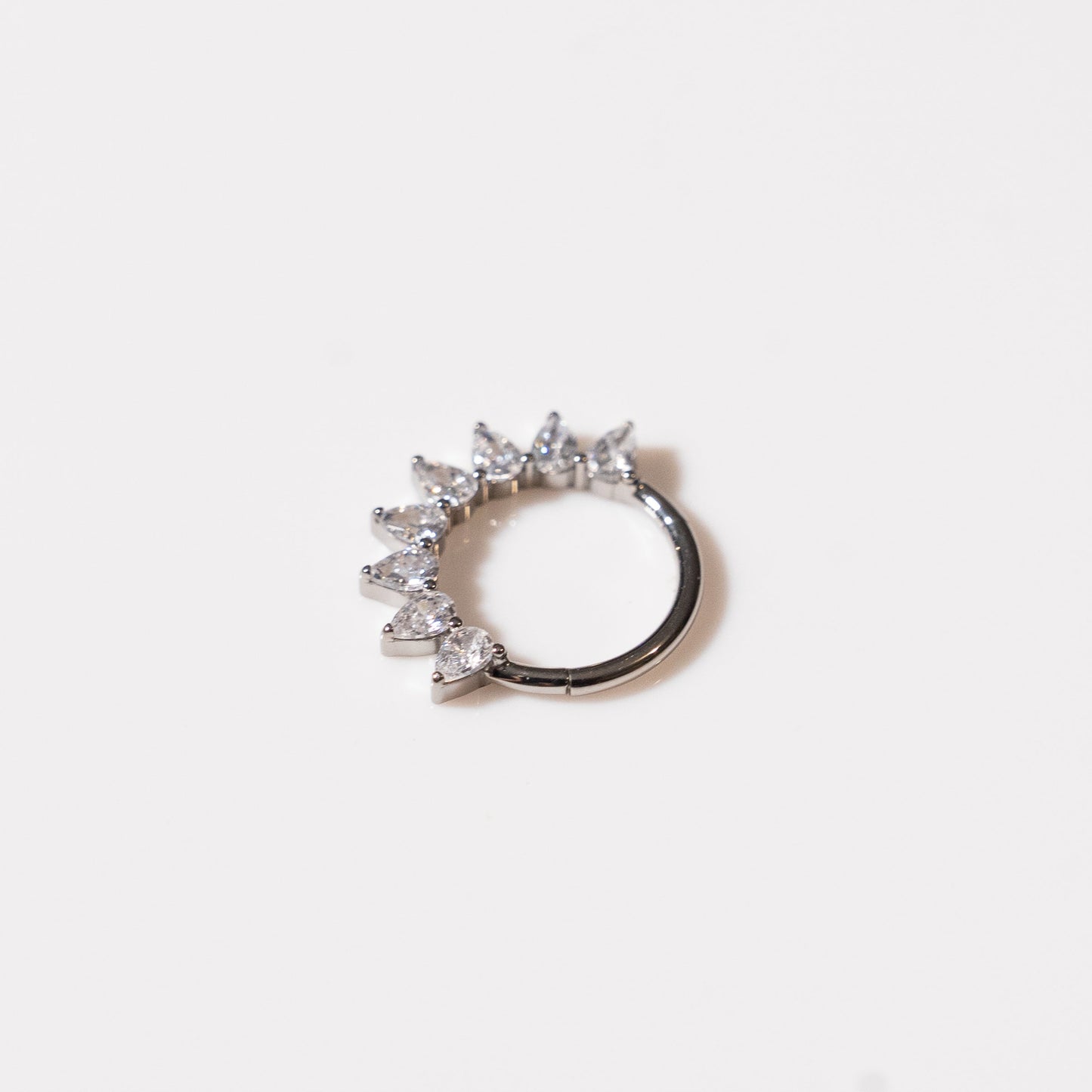 Aro Clicker 8 Zirconias Plateado - Titanio