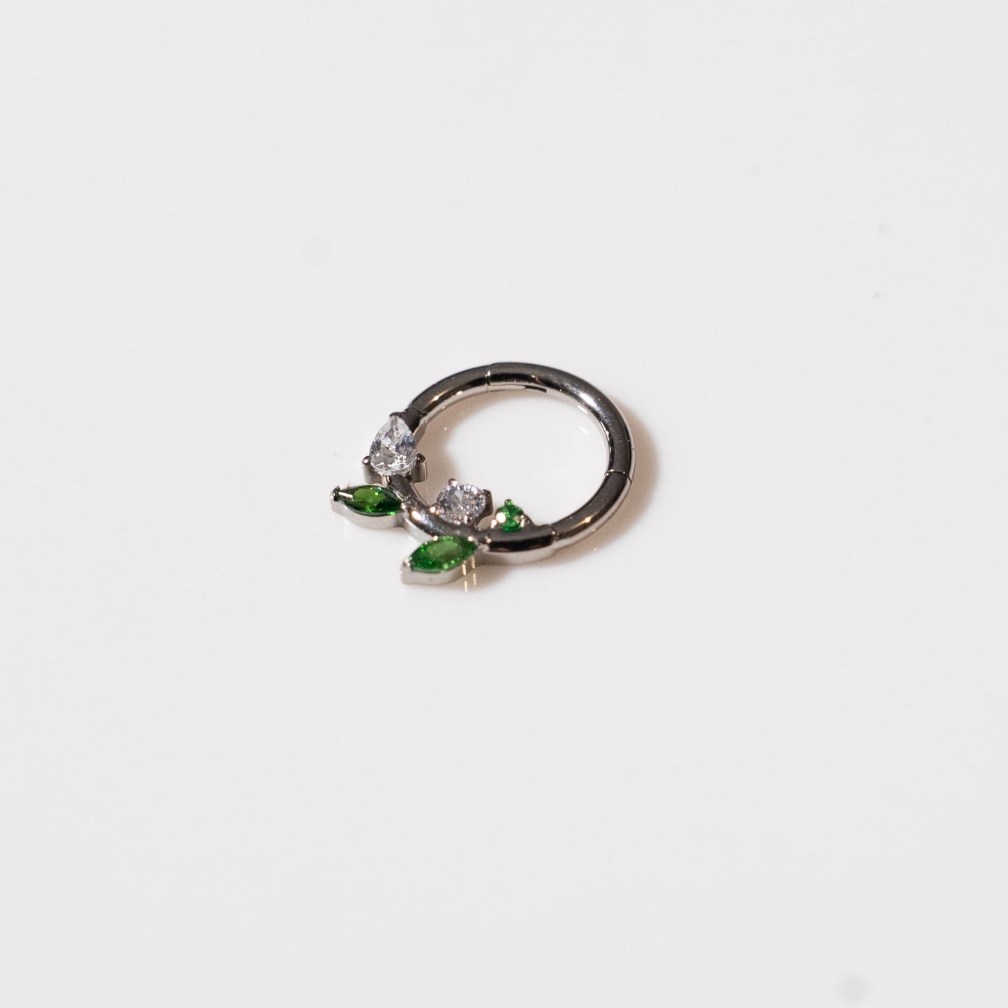 Aro Clicker Hojitas con Zirconias - Titanio