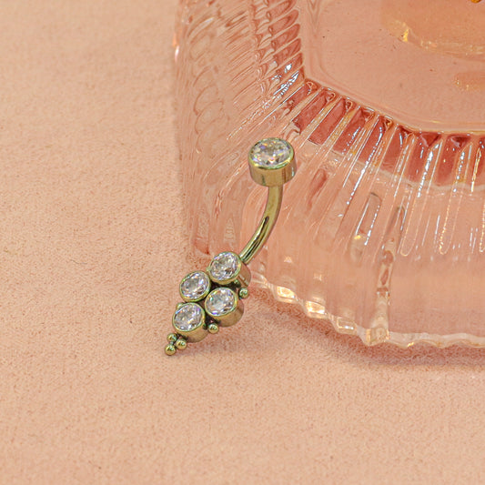 Barbell Curvo Titanio para Ombligo diseño Racimo