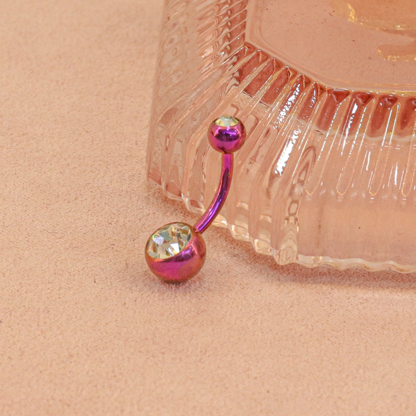 Barbell Curvo Titanio para Ombligo diseño con zirconia blanca