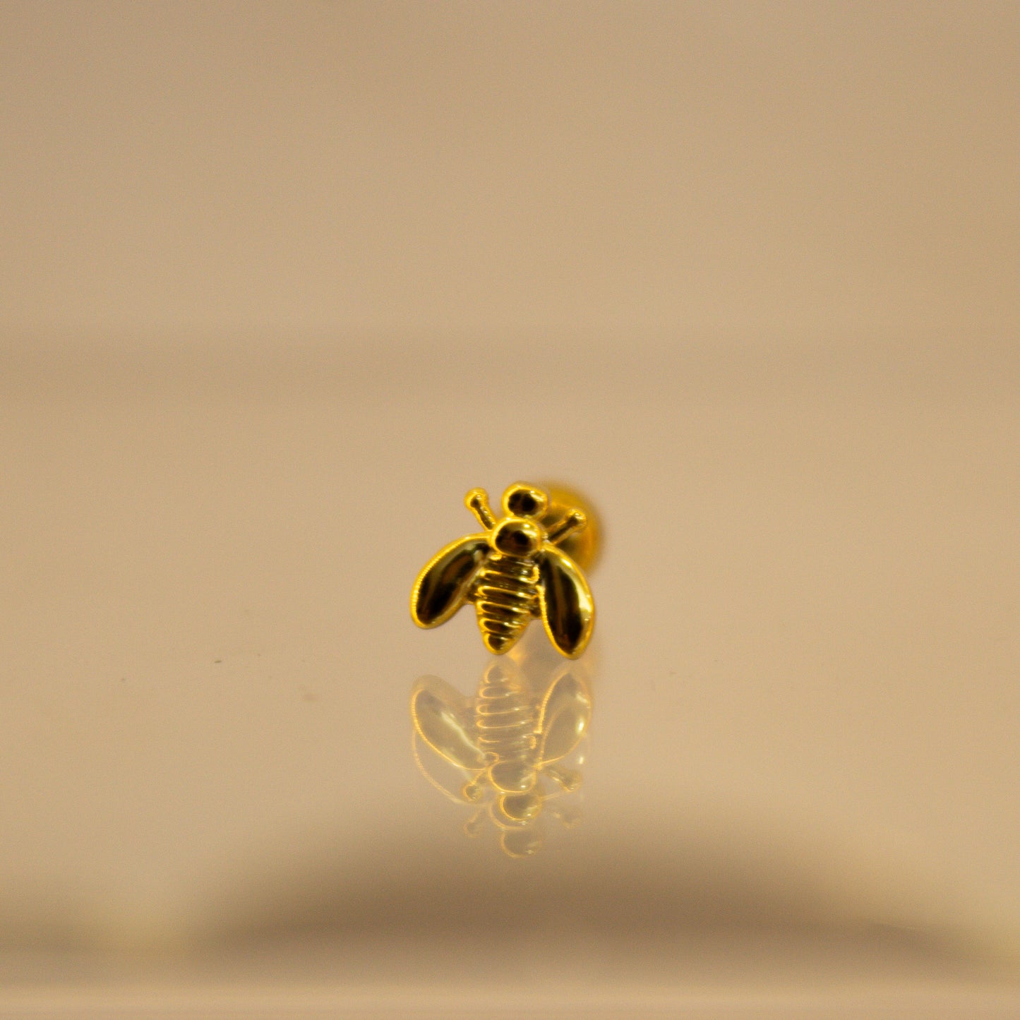 Piercing Abeja mini dorado - Acero Quirúrgico
