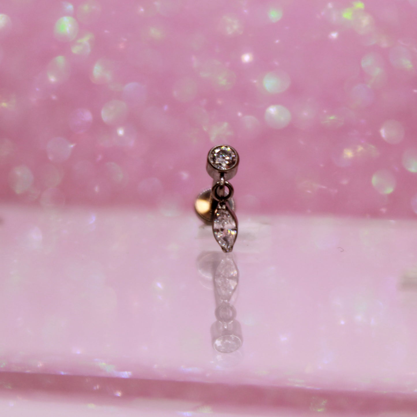 Labret Zirconia biselada con colgante - Titanio