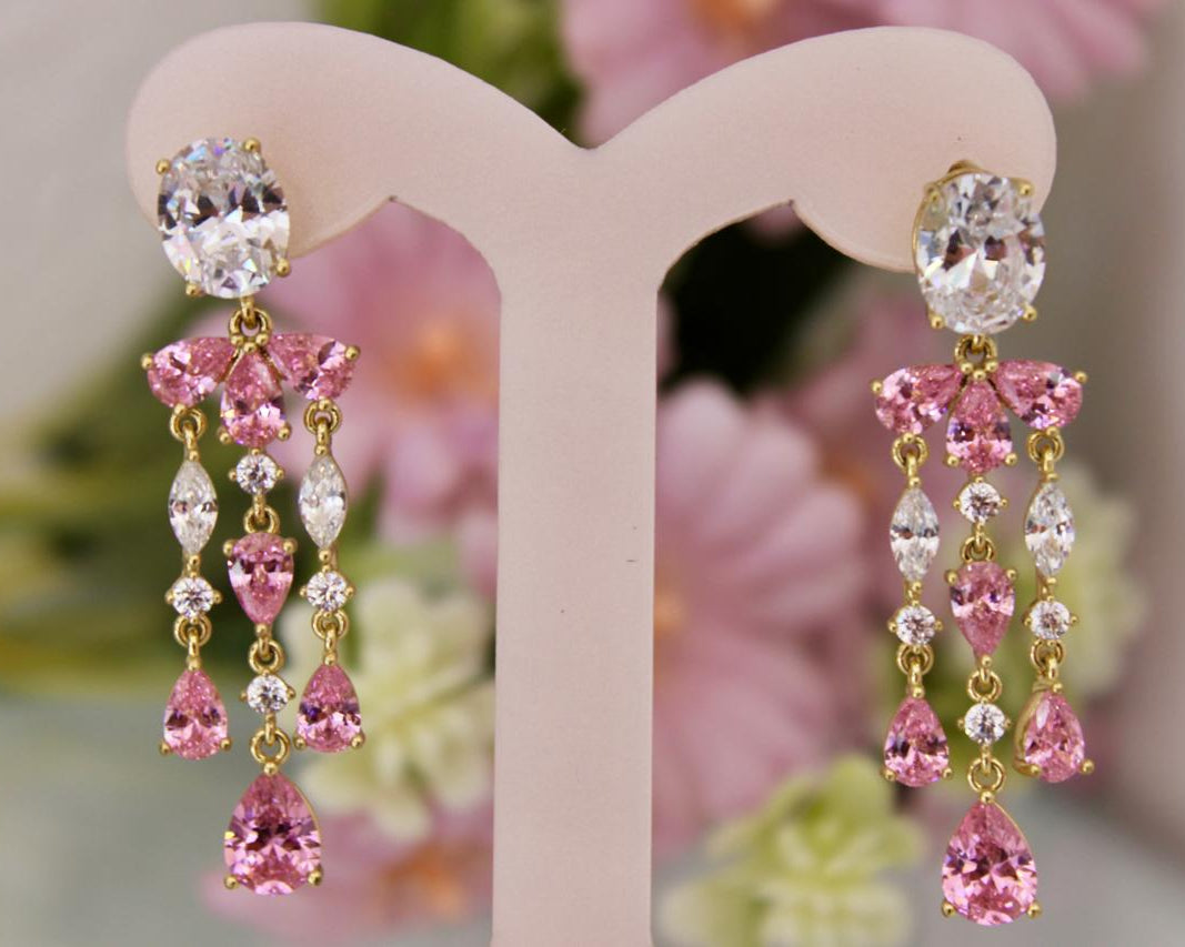 Aretes largos con zirconias colgantes