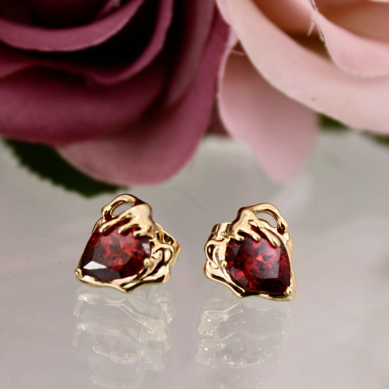Arete Corazón Rojo - Oro laminado