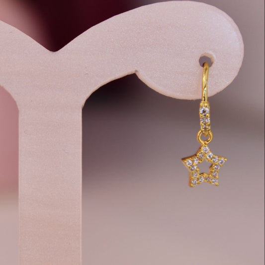 Huggies con colgante Estrella - Acero Quirúrgico