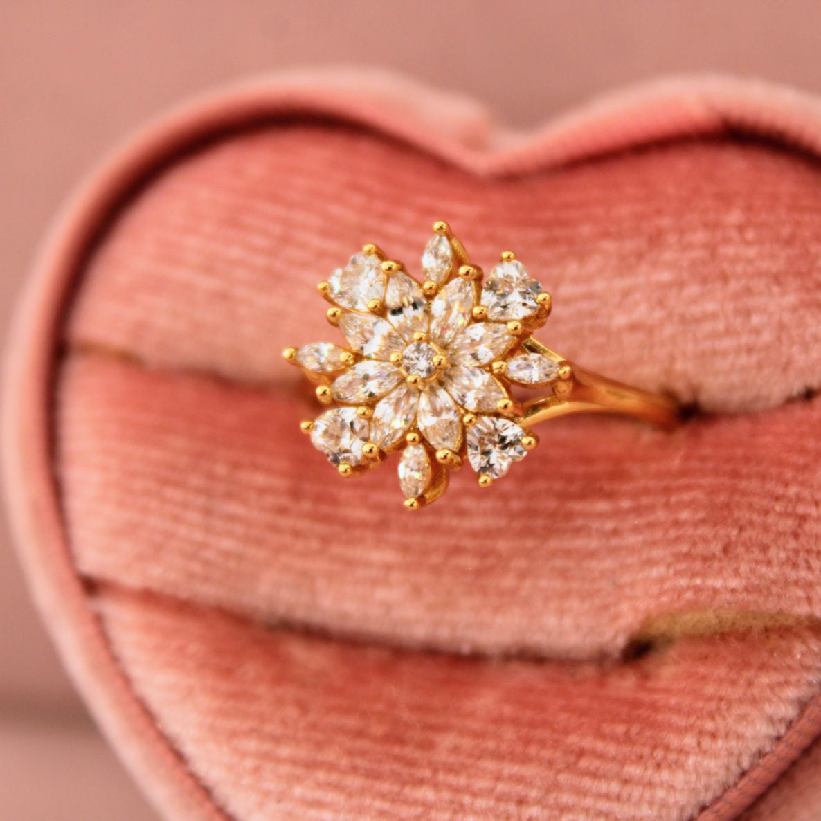 Anillo flor de zirconias - Oro laminado 14k