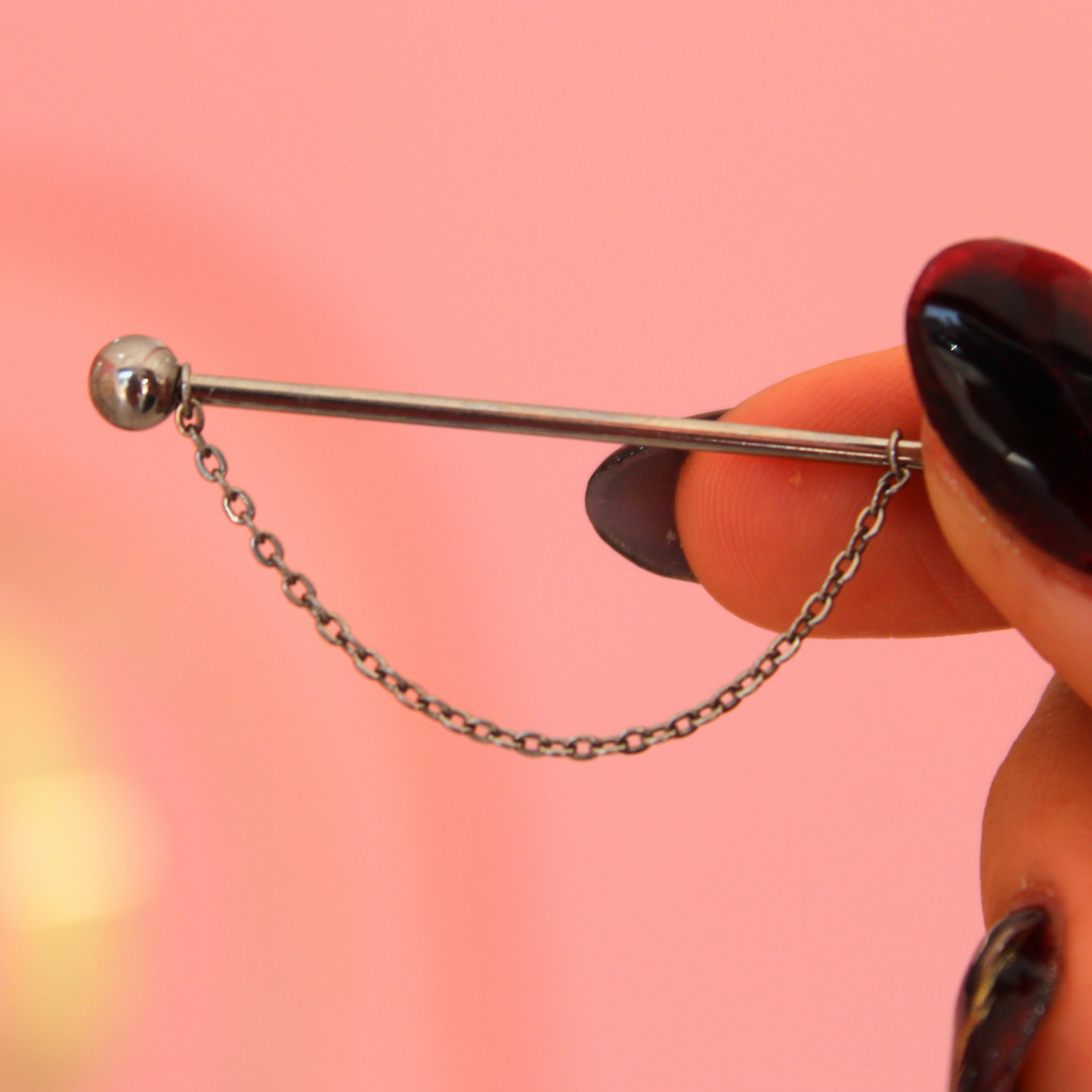 Piercing Industrial con cadena - Titanio