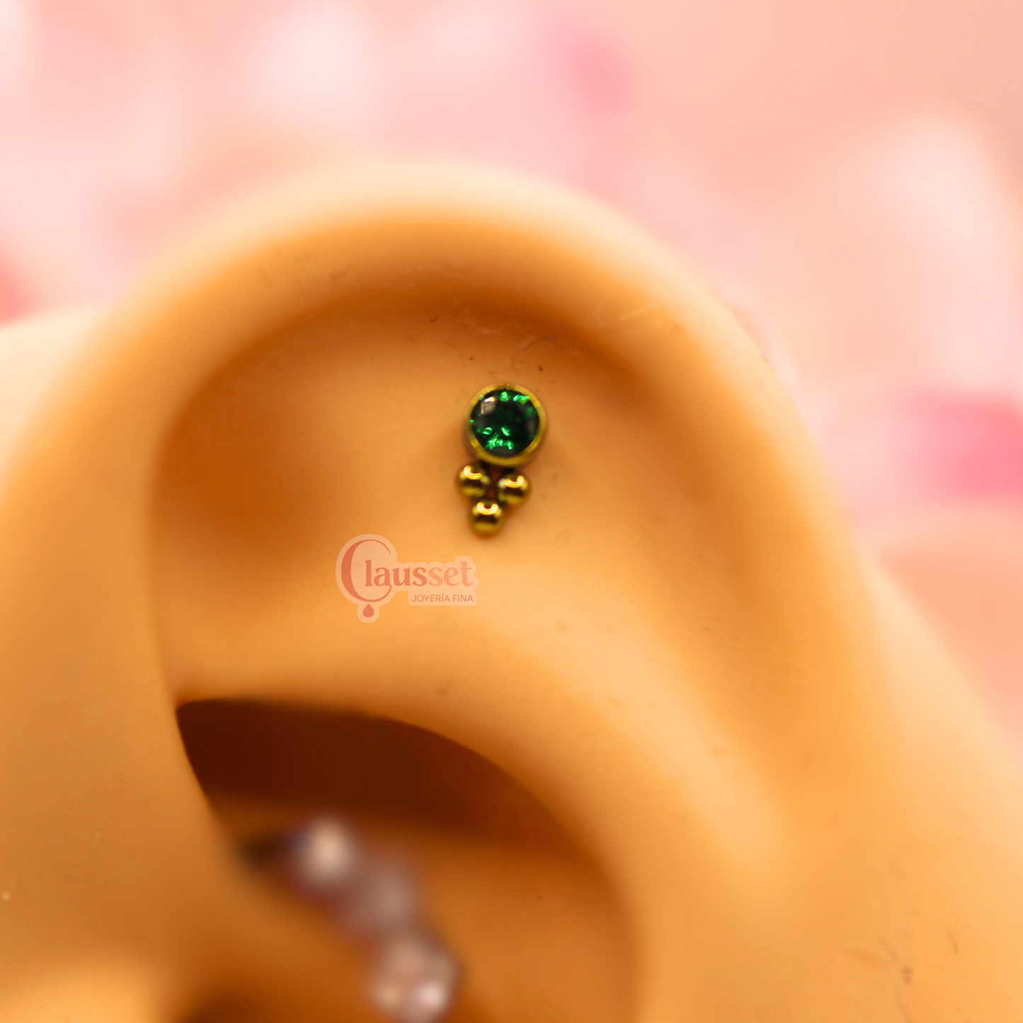 Labret biselado 3 mini esferas zirconia verde - Titanio