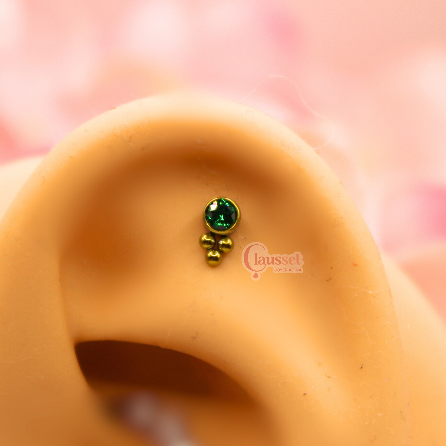 Labret biselado 3 mini esferas zirconia verde - Titanio