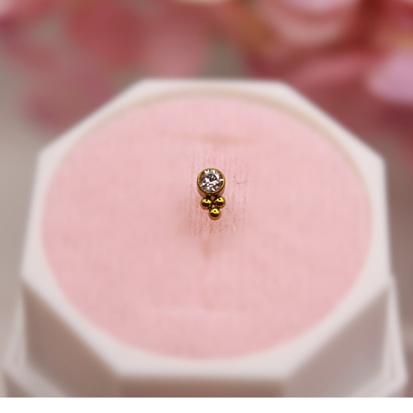 Labret Zirconia blanca con 3 mini esferas Titanio- Dorado