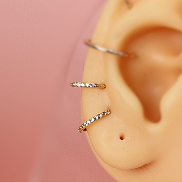 Aro Clicker con Zirconias- Oro solido 14k