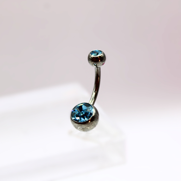 Barbell Curvo Titanio para Ombligo diseño con zirconia azul