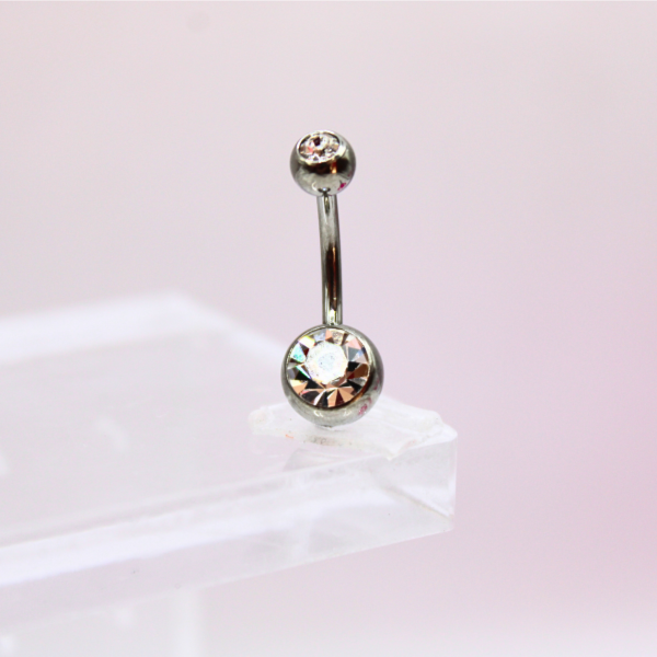 Barbell Curvo Titanio para Ombligo diseño con zirconia blanca