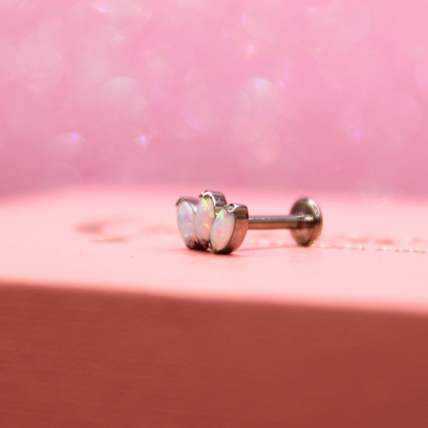 Labret Flor de Loto 3 Pétalos Ópalo tornasol - Titanio