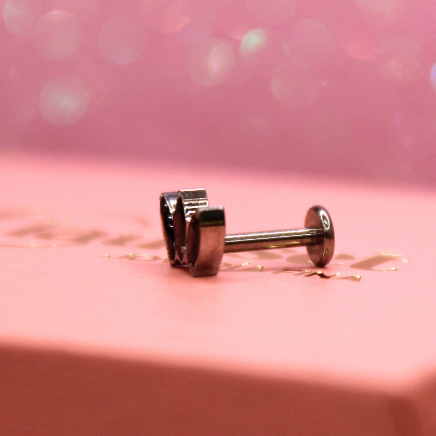 Labret Flor de Loto 3 pétalos Ópalo Negro - Titanio