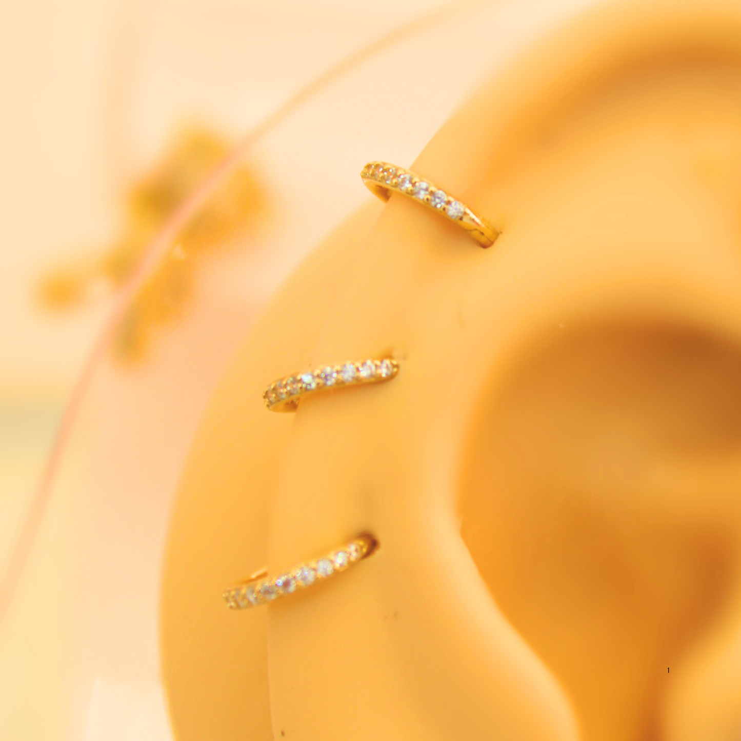 Aro clicker zirconias 6mm - Oro sólido 14k