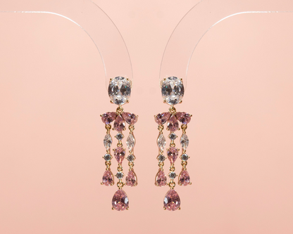 Aretes largos con zirconias colgantes