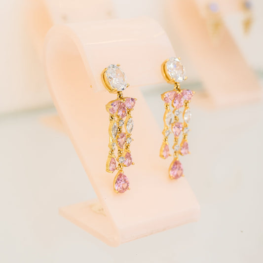 Aretes largos con zirconias colgantes