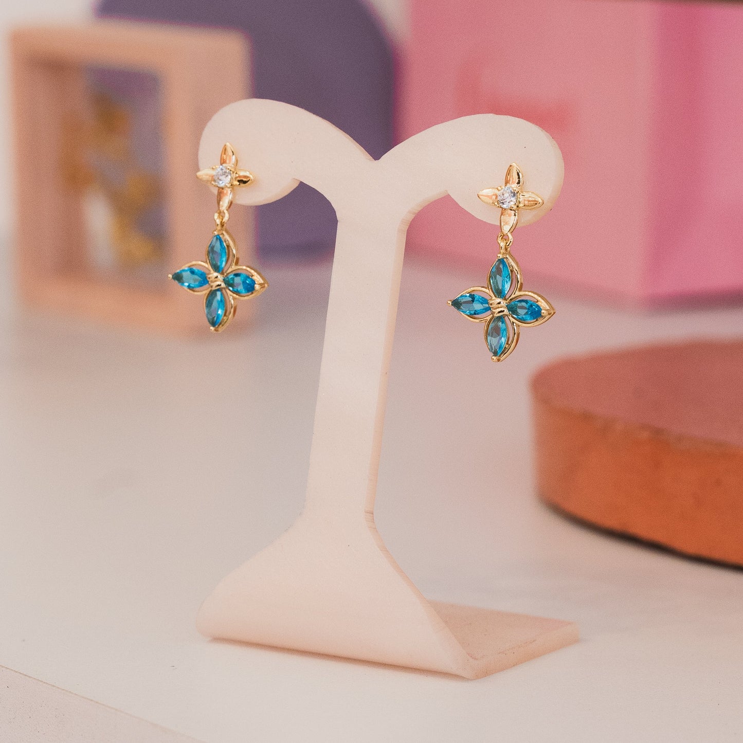 Aretes largos Flor azul - Oro laminado premium 14k