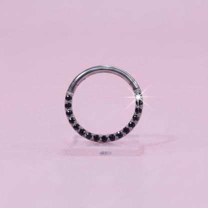 Piercing Aro zirconias negras de frente - Titanio