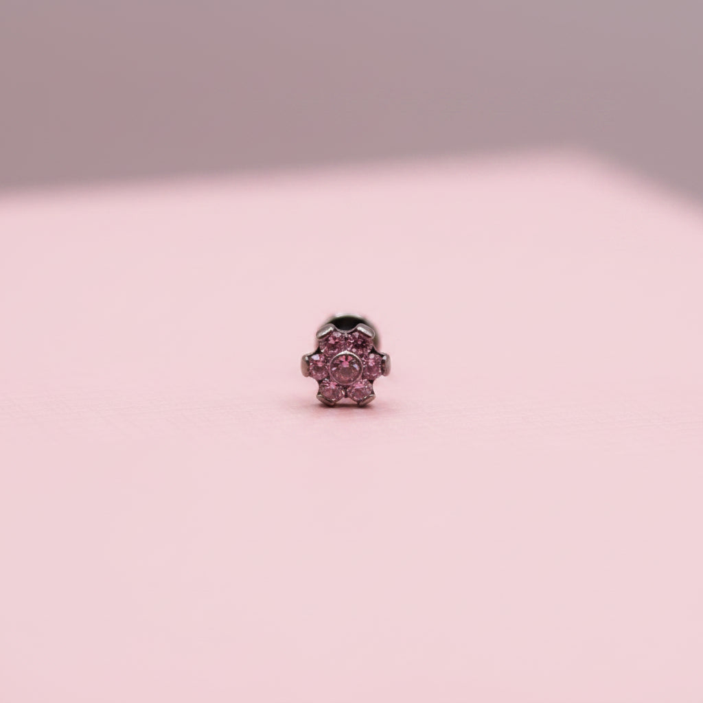 Piercing Flor 6 petalos rosas- Titanio (Labret)