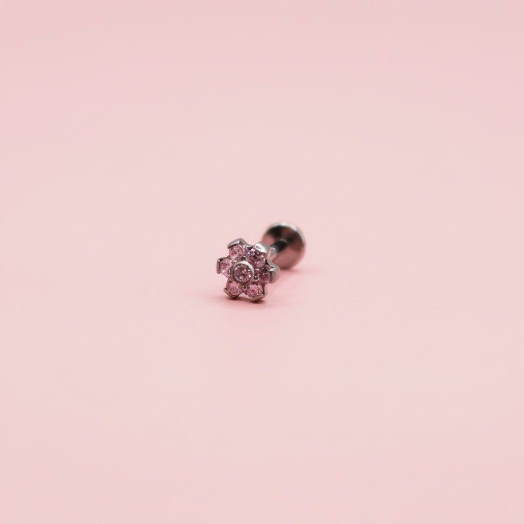 Piercing Flor 6 petalos rosas- Titanio (Labret)