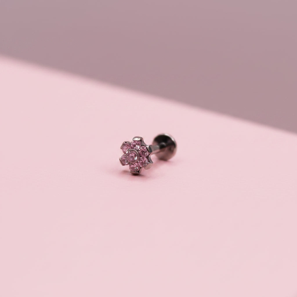 Piercing Flor 6 petalos rosas- Titanio (Labret)