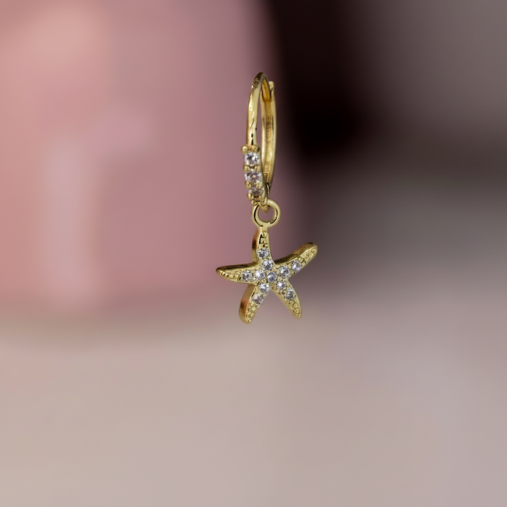 Huggie con colgante Estrella de Mar - Chapado de oro 18k