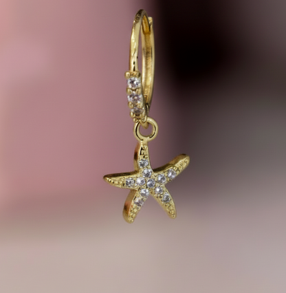 Huggie con colgante Estrella de Mar - Chapado de oro 18k