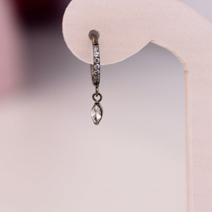 Aro clicker con rombi colgante - Titanio