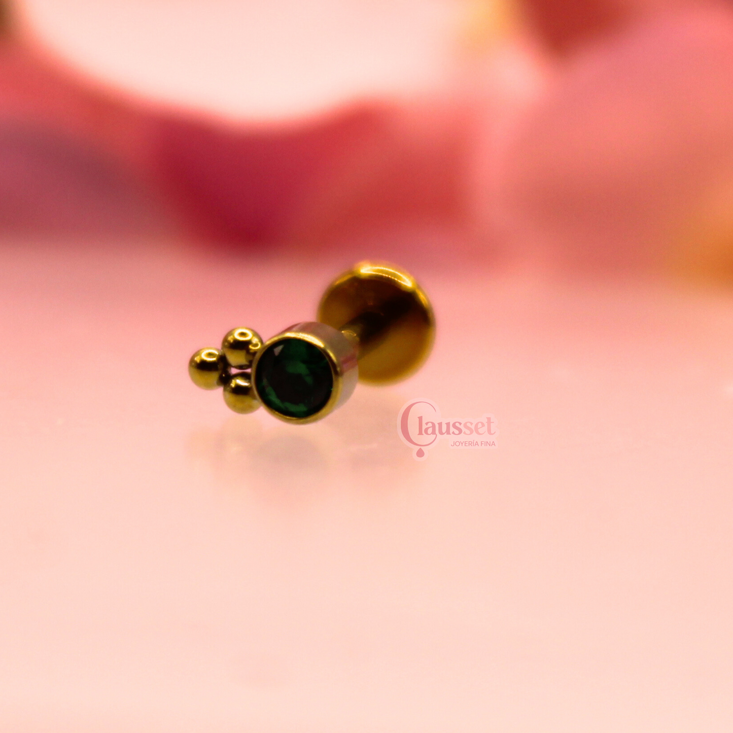 Labret biselado 3 mini esferas zirconia verde - Titanio