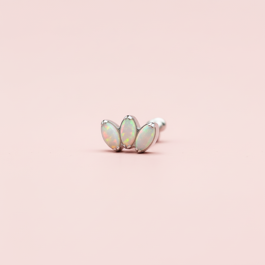 Piercing Flor de Loto 3 Pétalos Ópalo tornasol - Titanio (Labret )